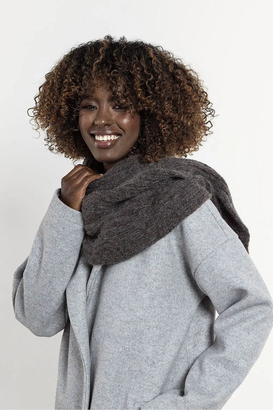 Shawl model 220841 awama
